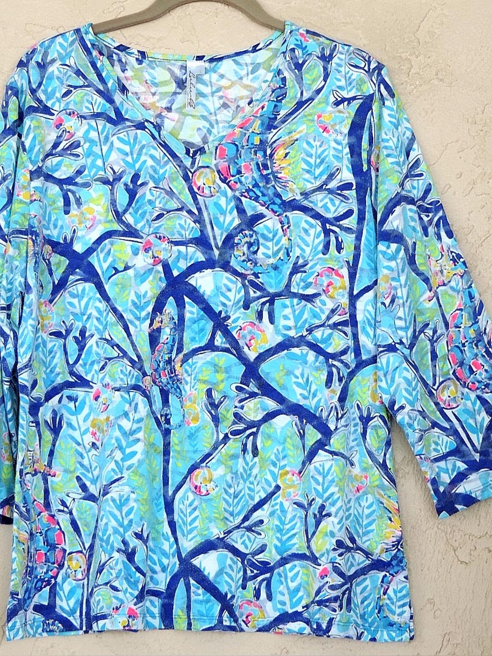 LuLu B Sz L Blue Print Knit Pullover Top Tee Shirt Cotton Poly